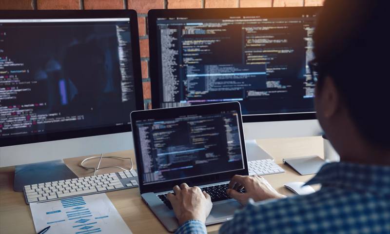 数据科学选型:R与Python如何赋能西宁网站建设?